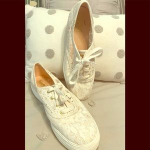 🌸Adorable white lace detail Keds🌸